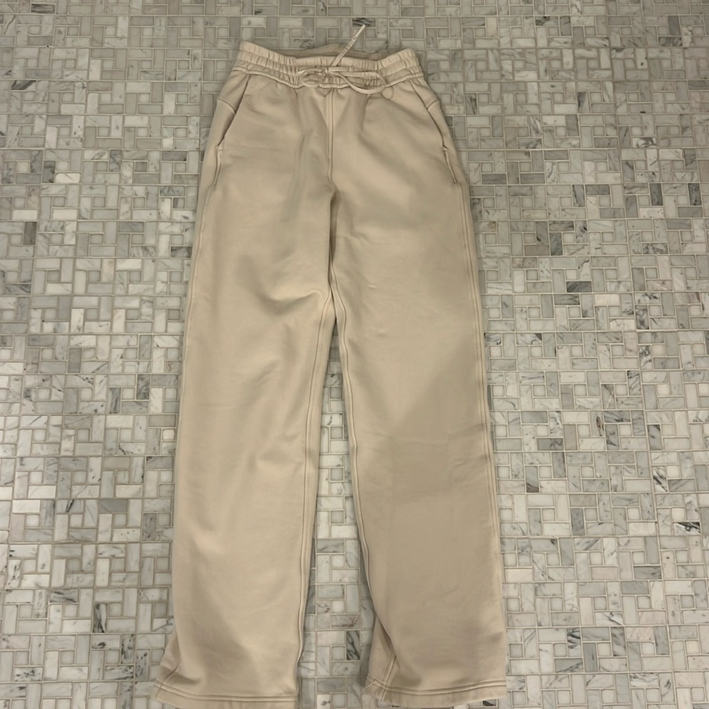 Lululemon cream Size 2 wide leg sweat pants